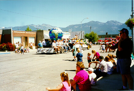 Class of 1968 Float (47KB)