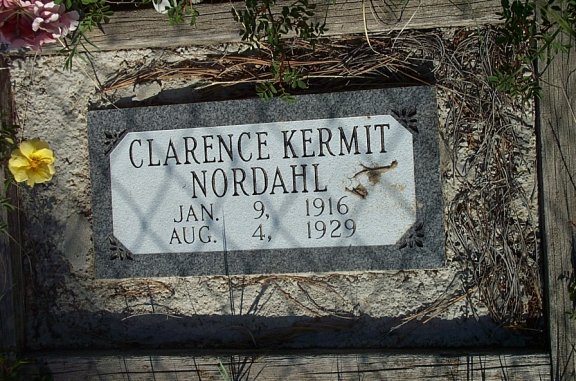 Clarence Kermit Nordahl Grave Marker, Nordahl Cemetery, Musselshell River Breaks