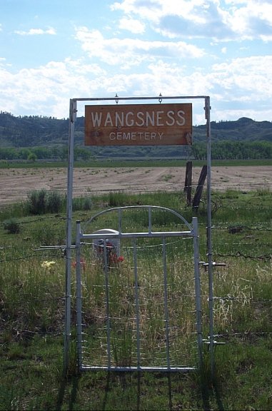 Wangsness Cemetery Entrance, Musselshell River Breaks