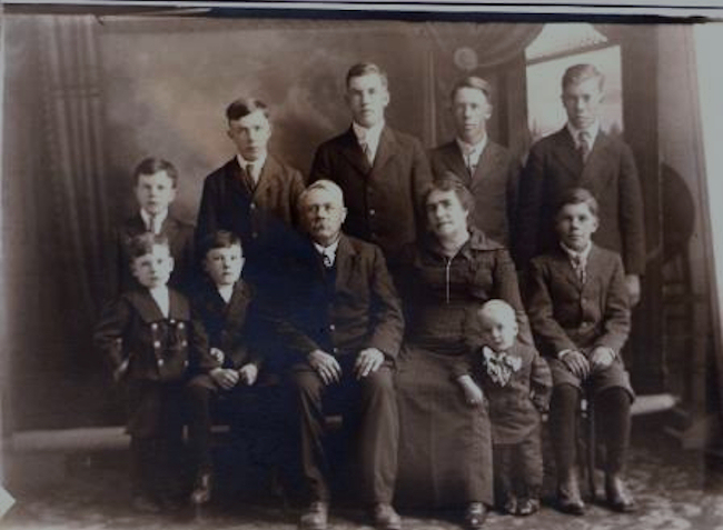 Hoines Family 1918, Carbon County, Montana