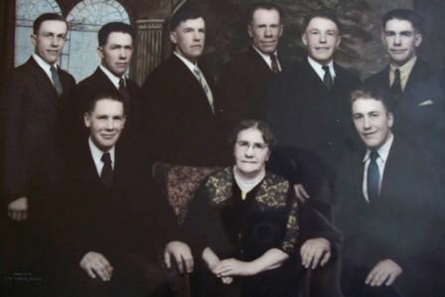 Hoines Family 1942, Carbon County, Montana