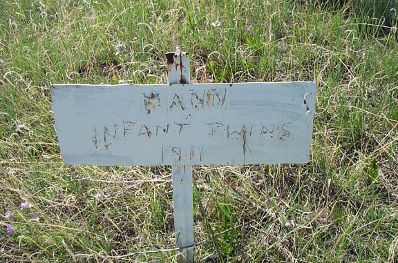 Mann Infant Twins, Coon Cemetery, Musselshell River Breaks
